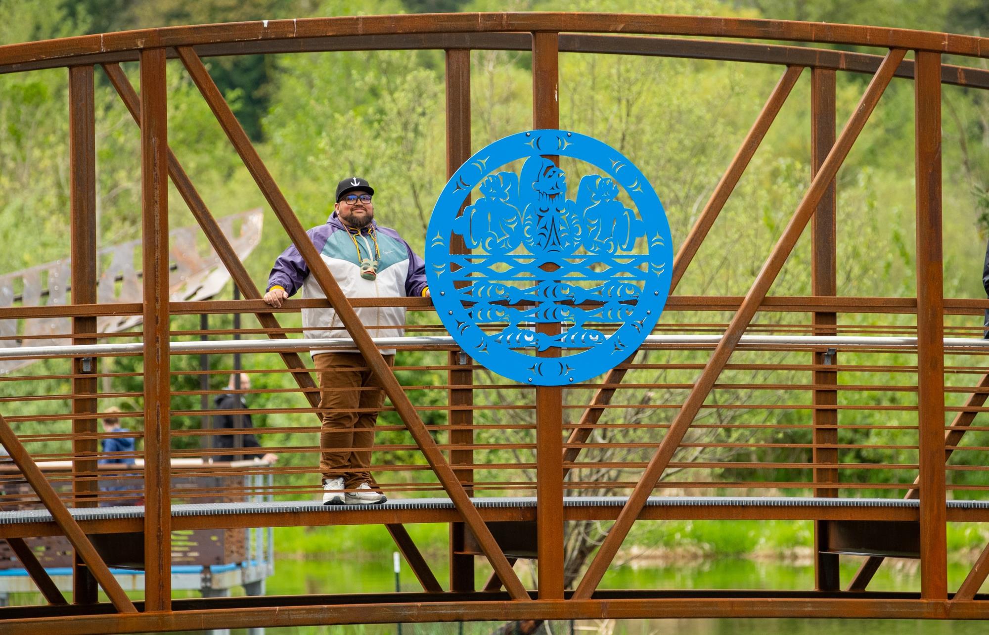 Artist Ty Juvinel and his metal medallion sculpture